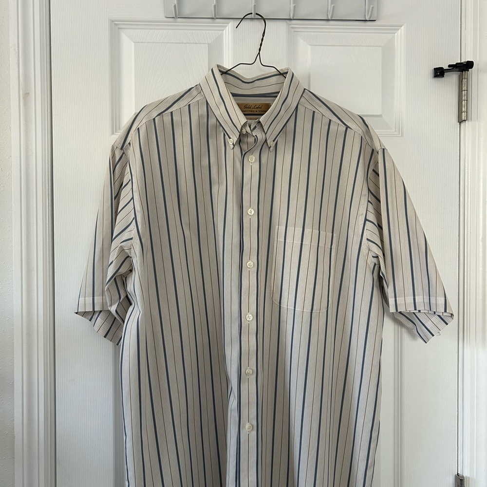 Mens Roundtree and Yorke “Gold Label” L. button down Short Sleeve